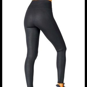 Iridescent 7/8 LUXE Fabletics Leggings